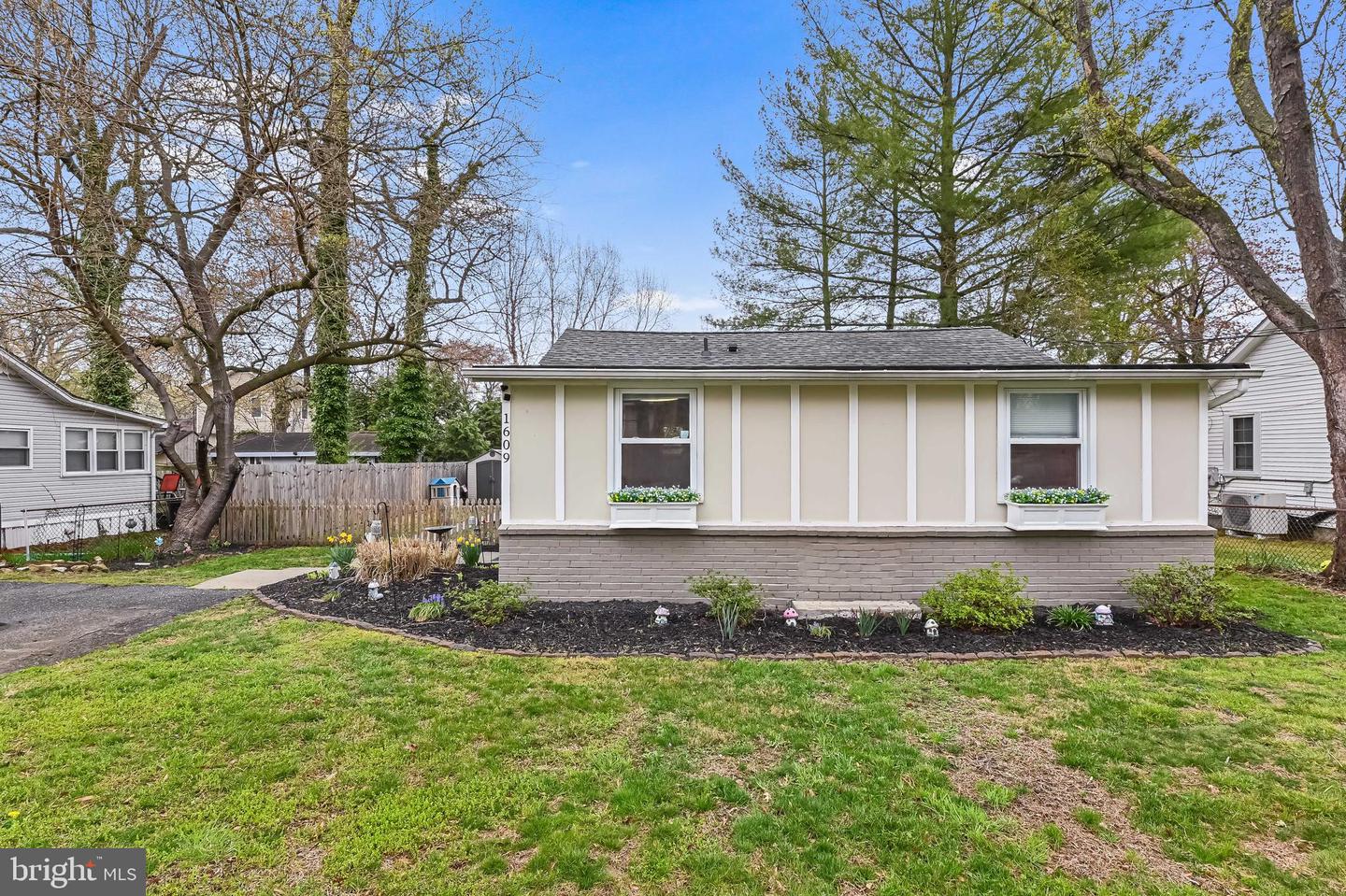1609 Rockhold Rd Property Photo 1