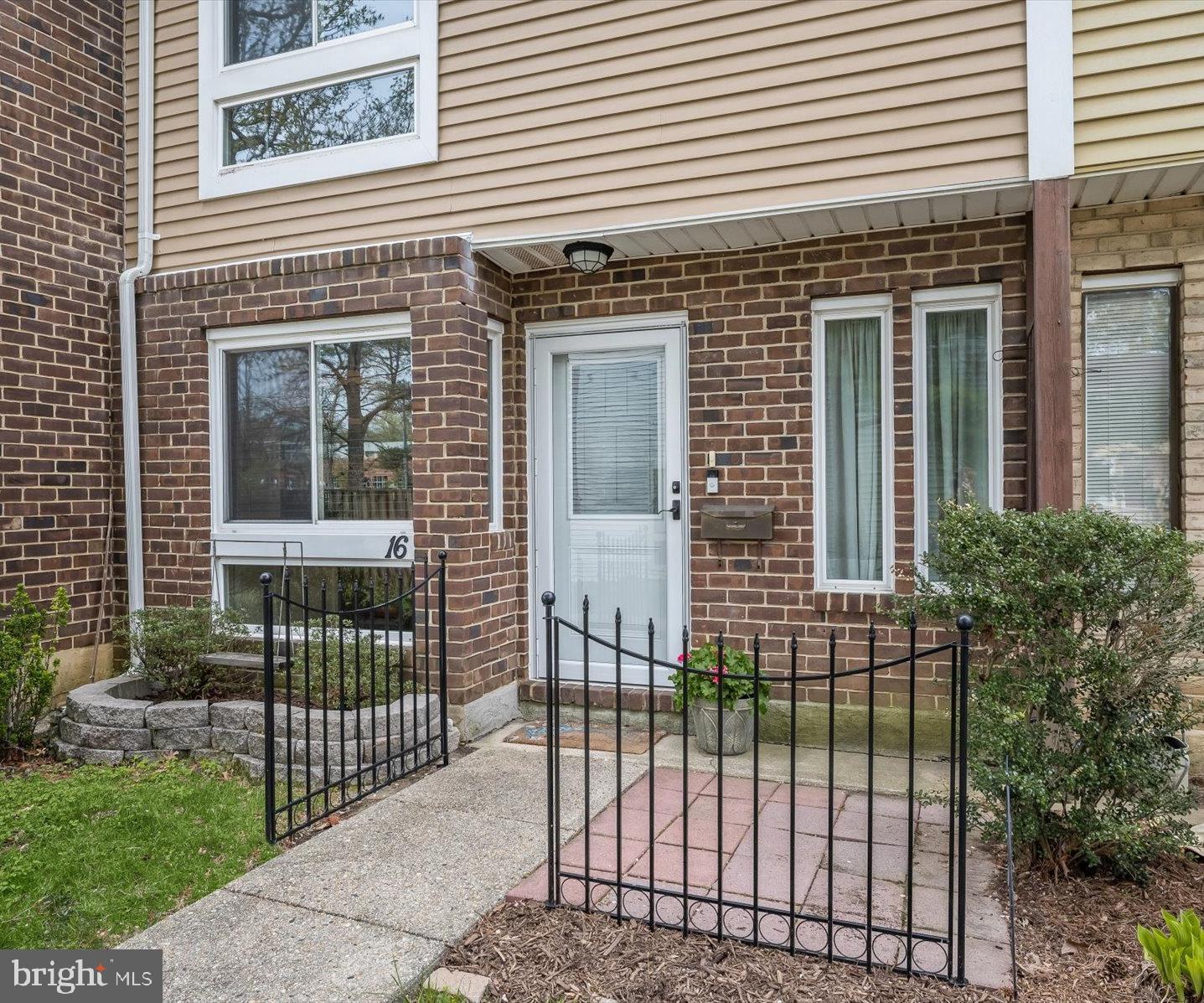 16 Woodward Ct Property Photo 1