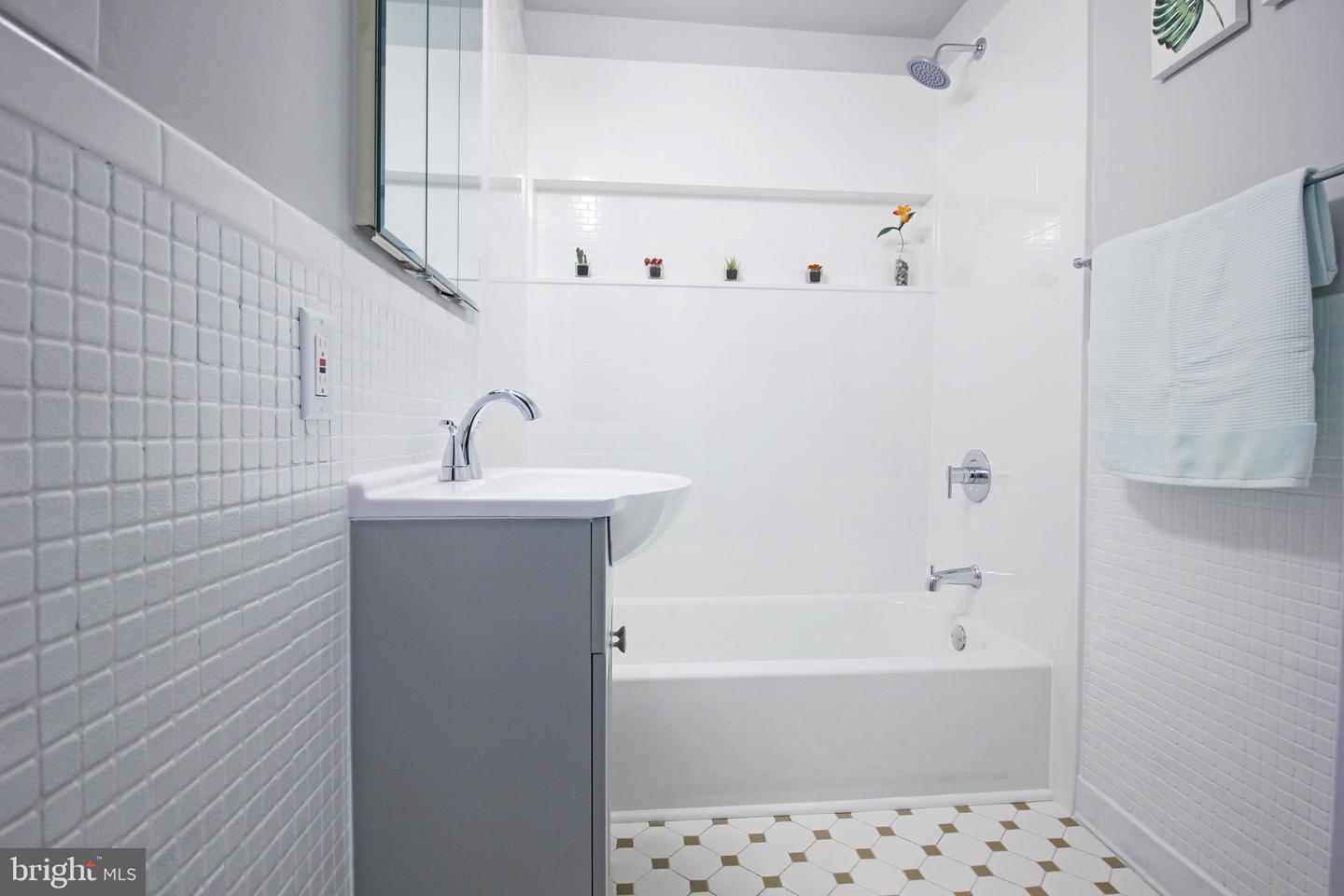 8528 Main Ave Property Photo 5