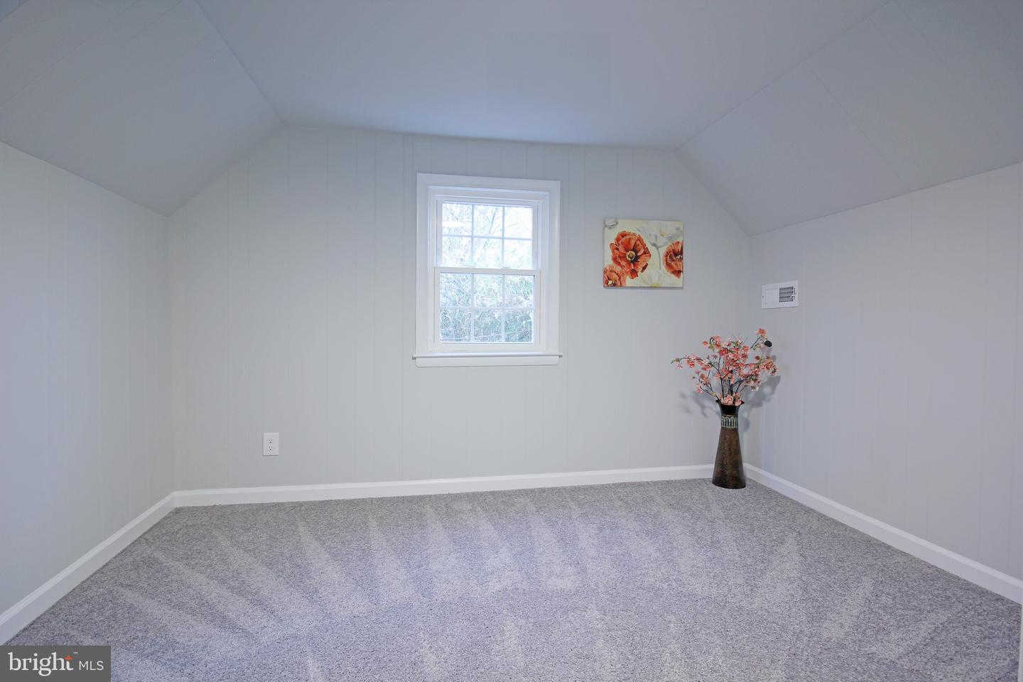 8528 Main Ave Property Photo 8