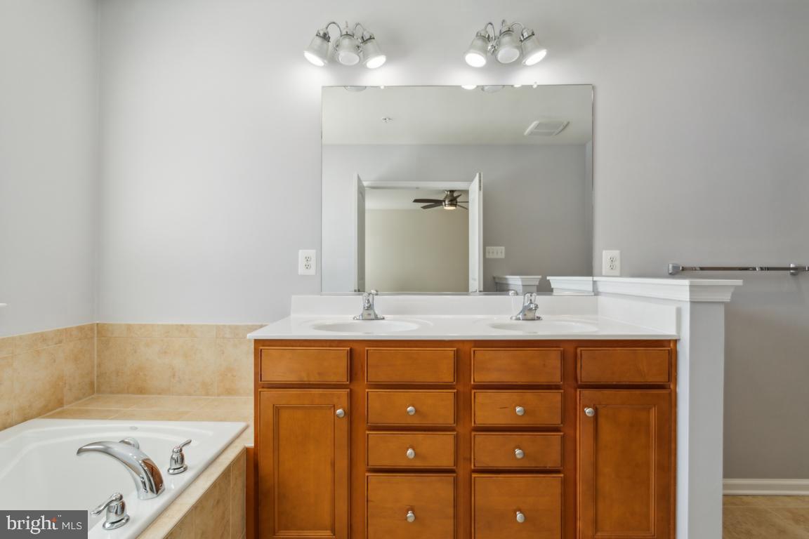 2707 Amber Crest Rd Property Photo 15
