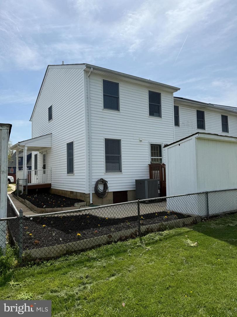 415 Hilltop Ln Property Photo 4