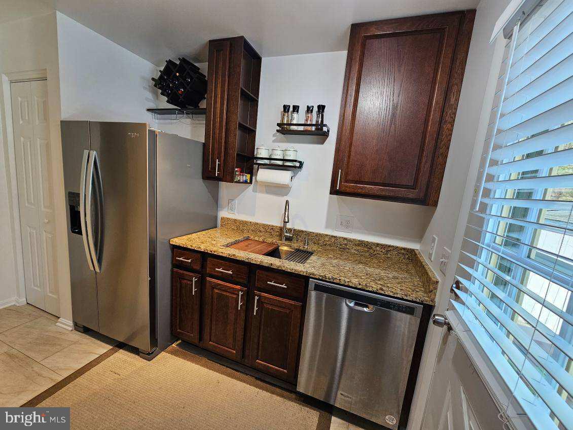415 Hilltop Ln Property Photo 8