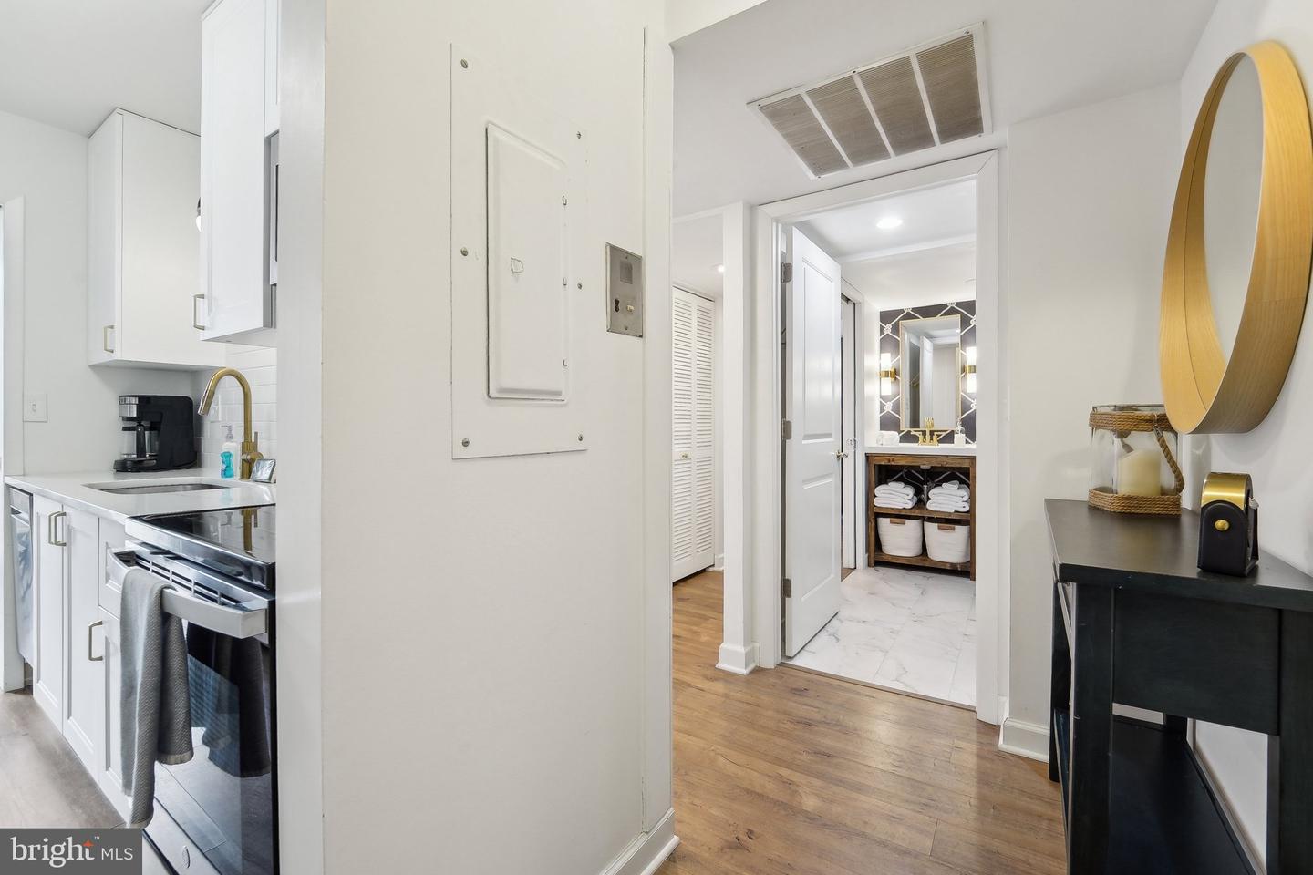 316 Burnside St #208 Property Photo 10