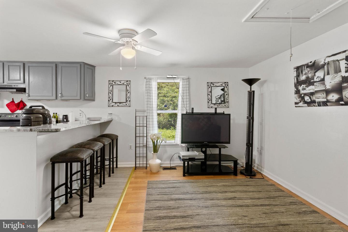 363 Effies Ln Property Photo 5