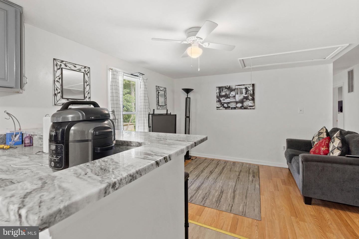 363 Effies Ln Property Photo 6