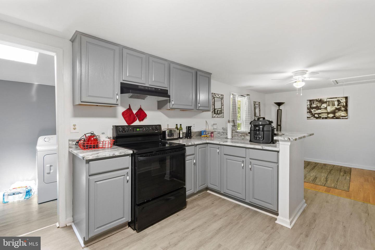 363 Effies Ln Property Photo 8
