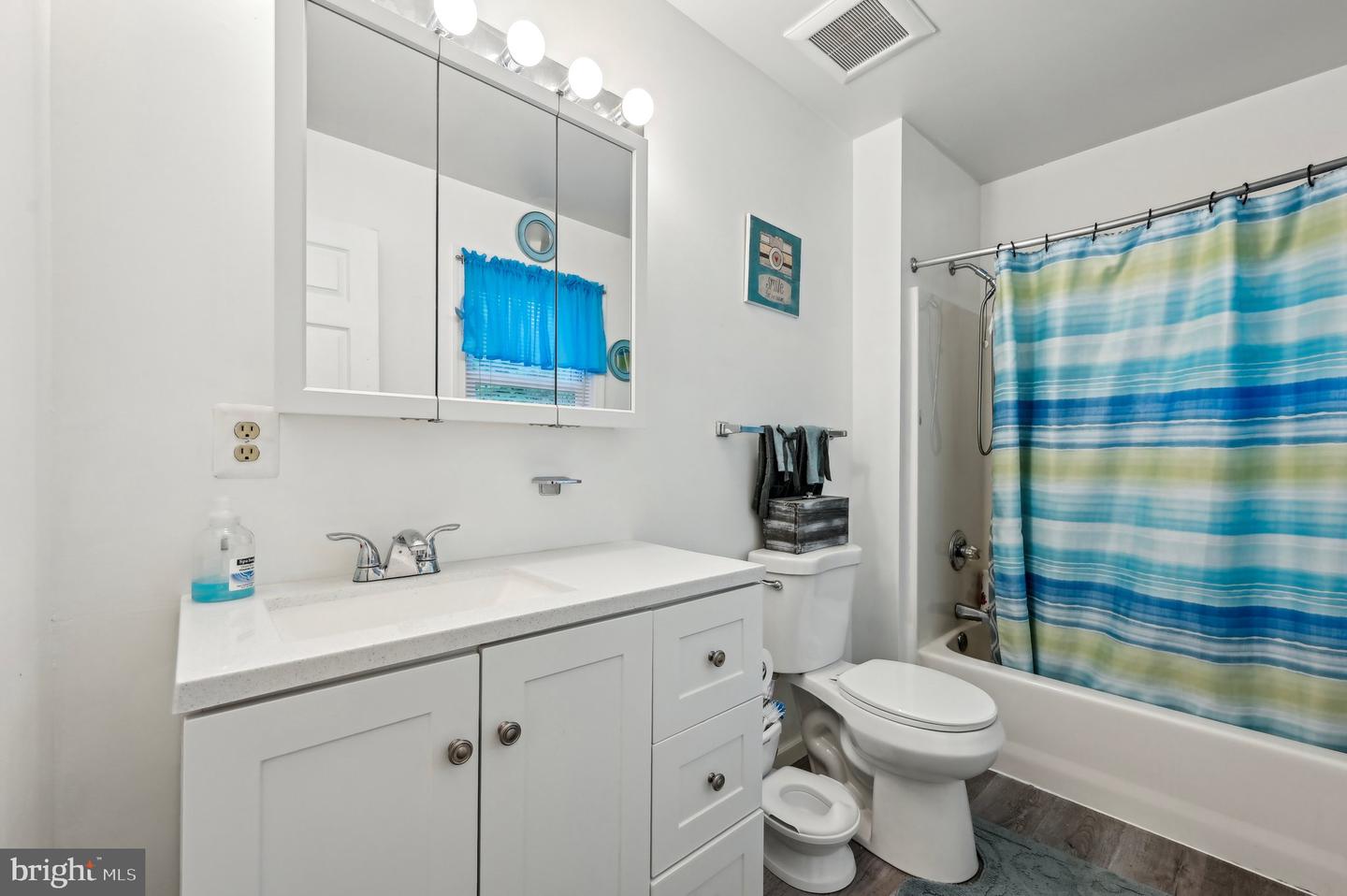 363 Effies Ln Property Photo 17