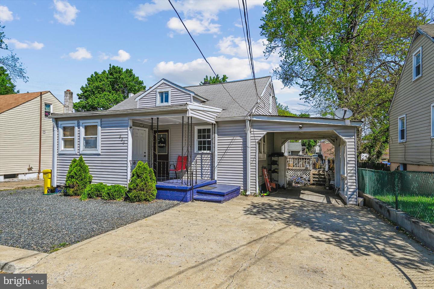 220 Cresswell Rd Property Photo 1