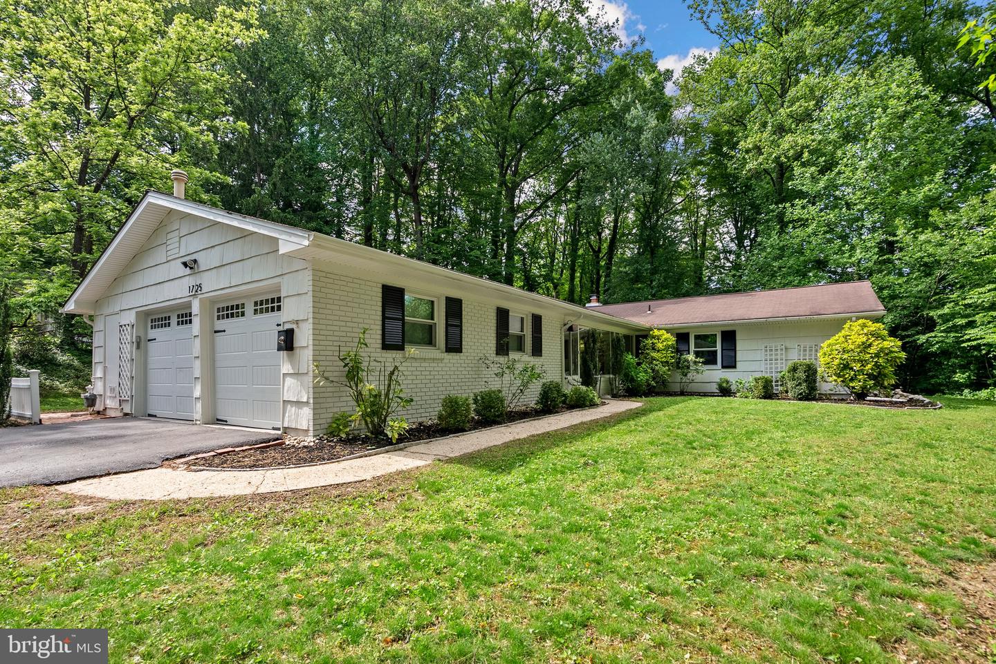 1725 Stratton Rd Property Photo 1