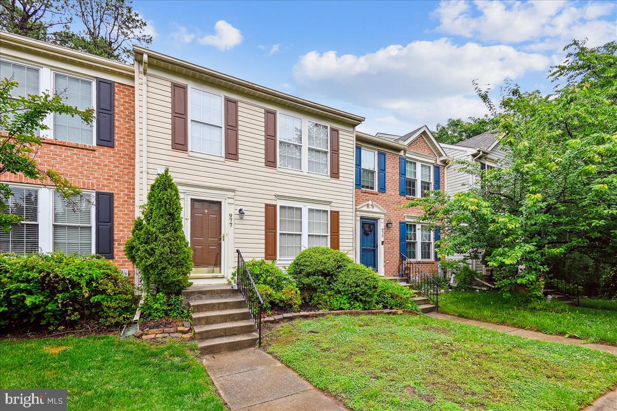 977 Chestnut Manor Ct Property Photo 1