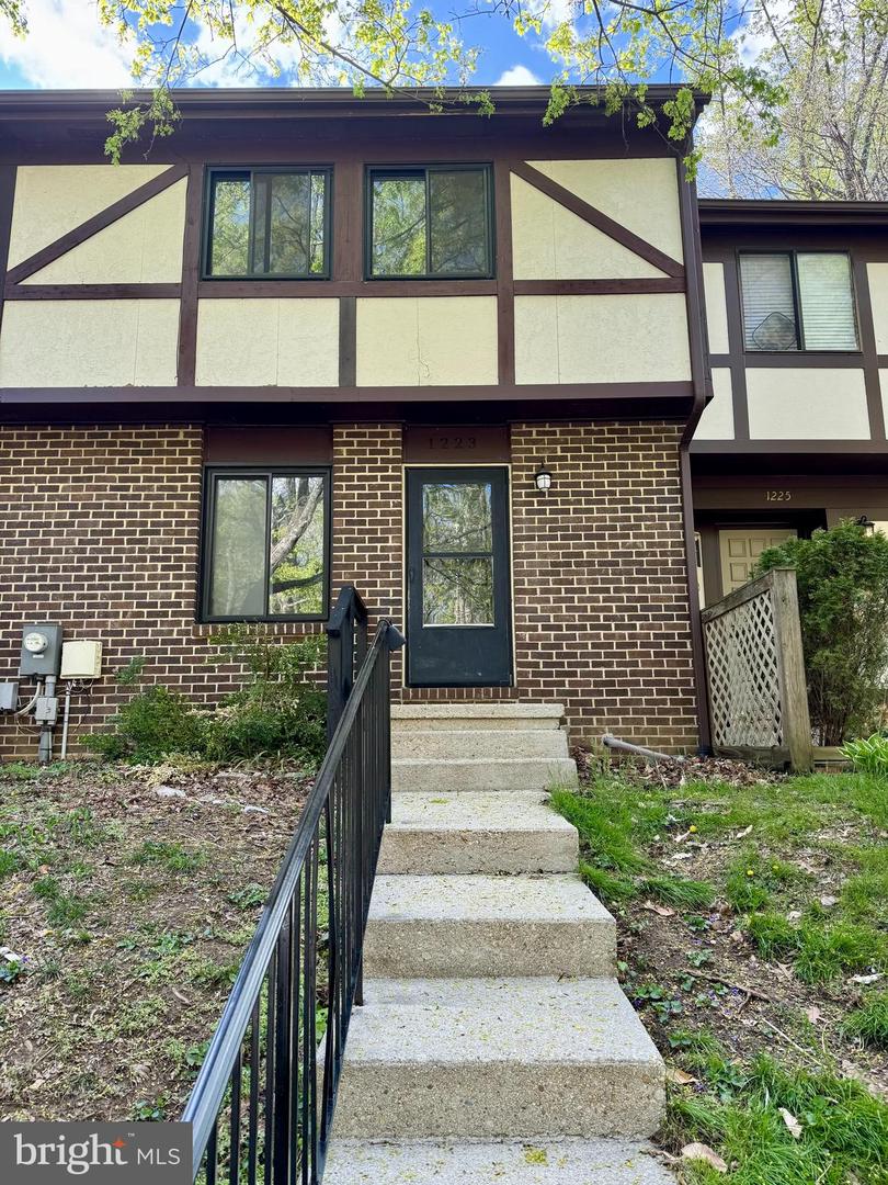 1223 Springwood Ct Property Photo