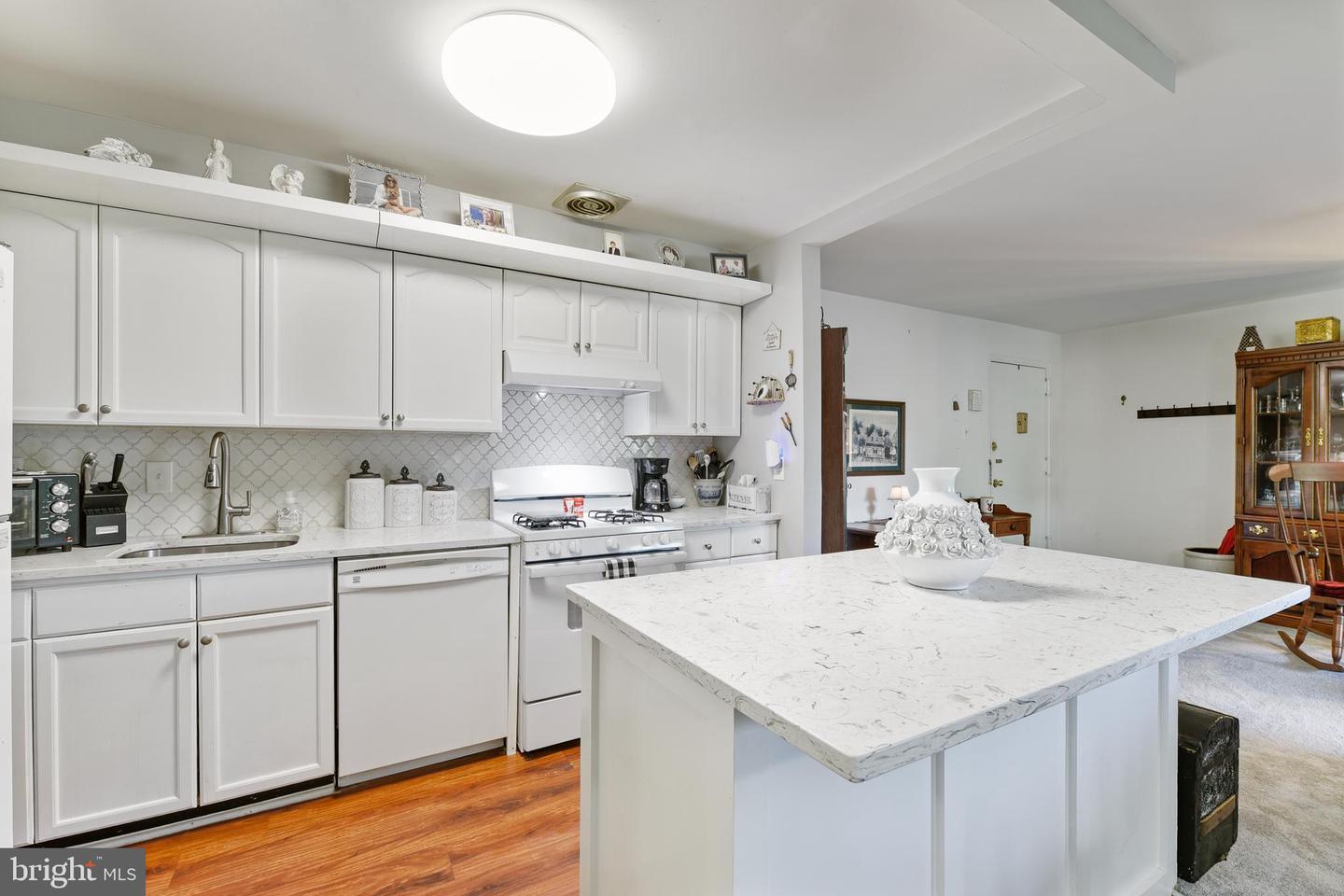 204-e Victor Pkwy #204e Property Photo 1