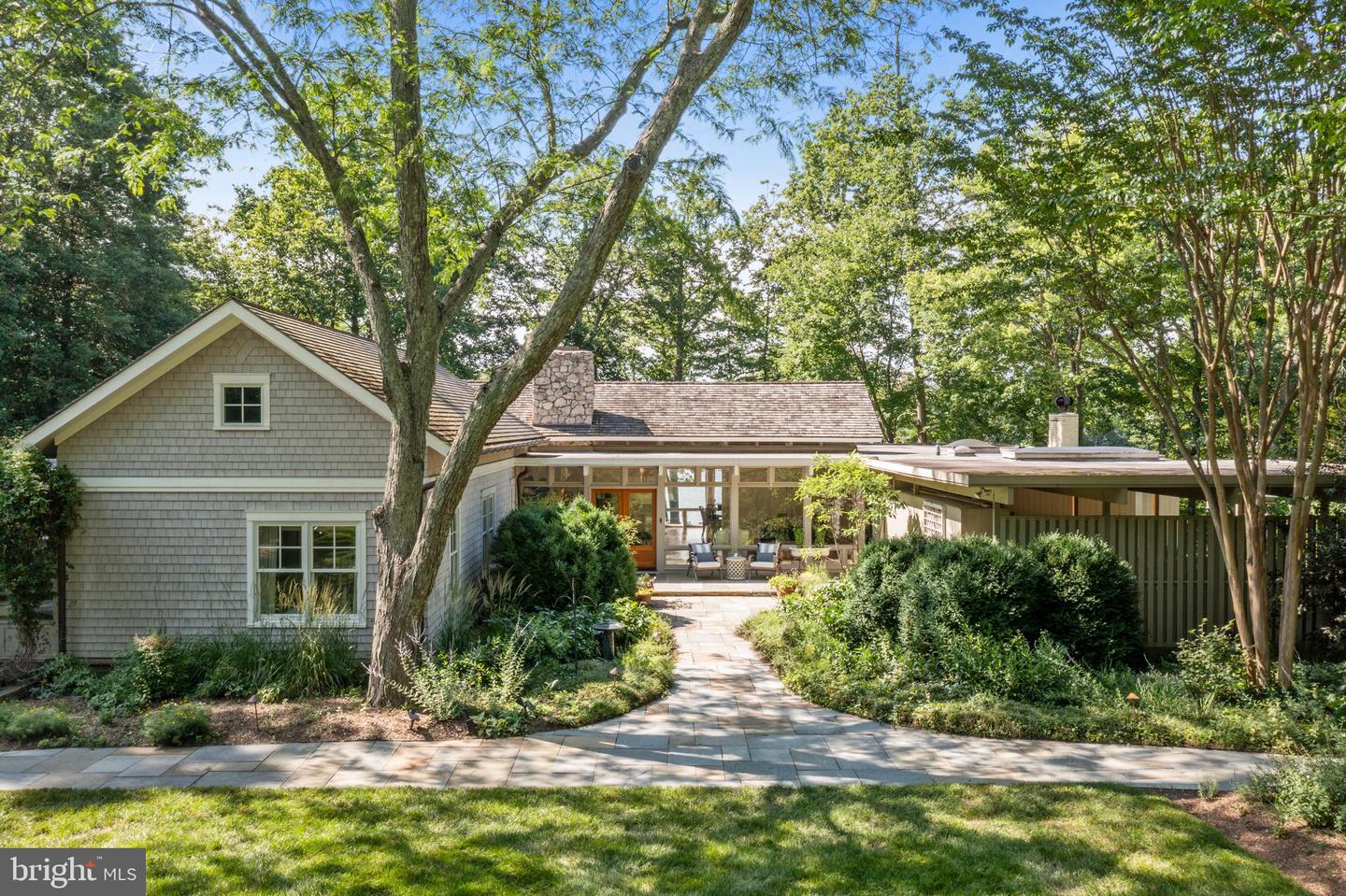 917 ARBUTUS RD