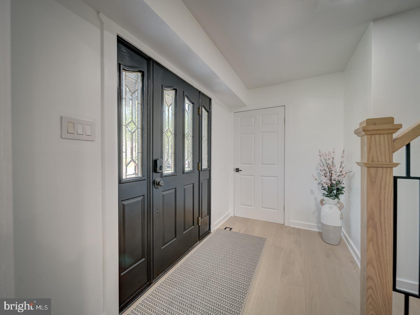 1782 Shaftsbury Ave Property Photo 6