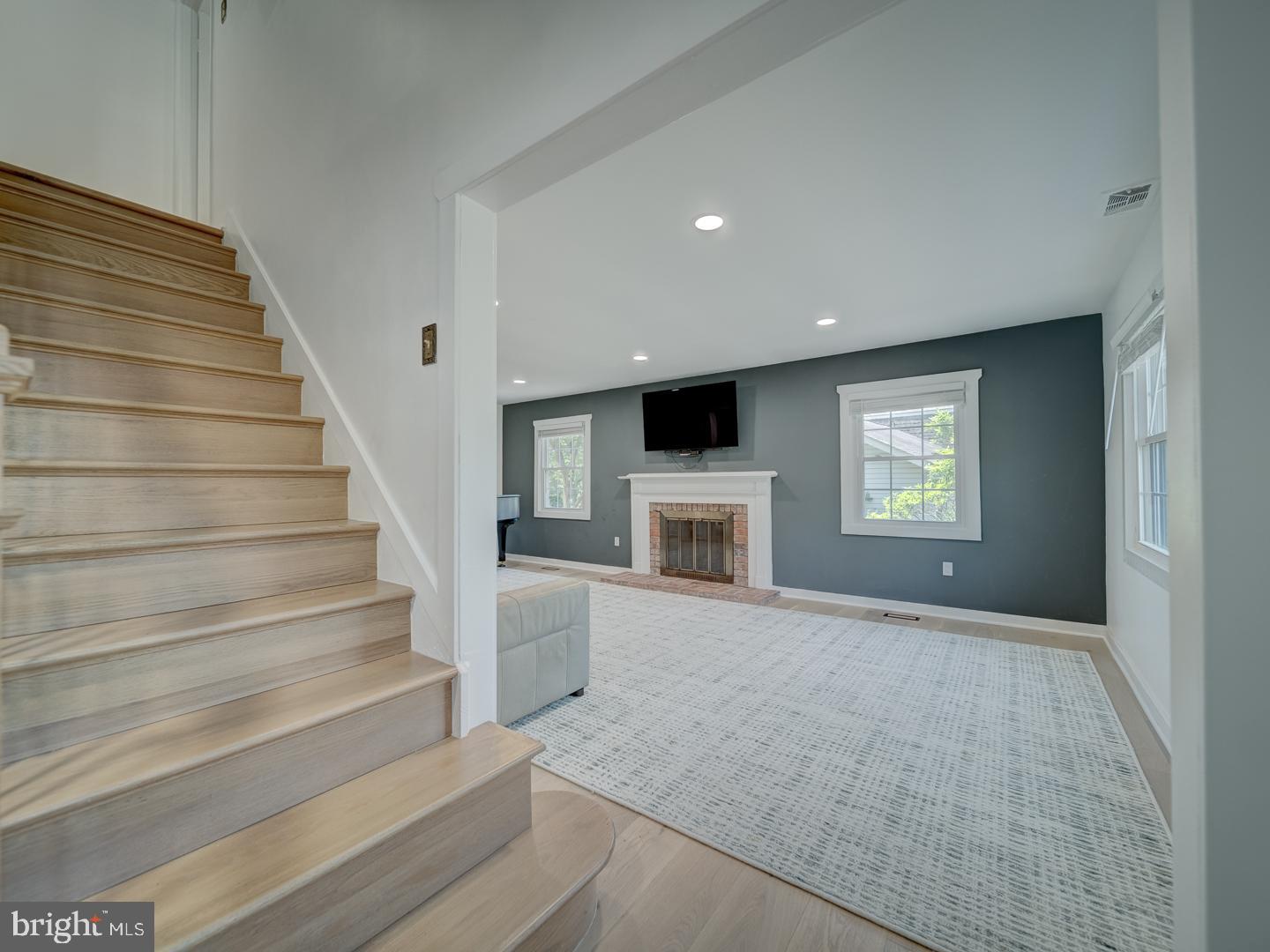 1782 Shaftsbury Ave Property Photo 7