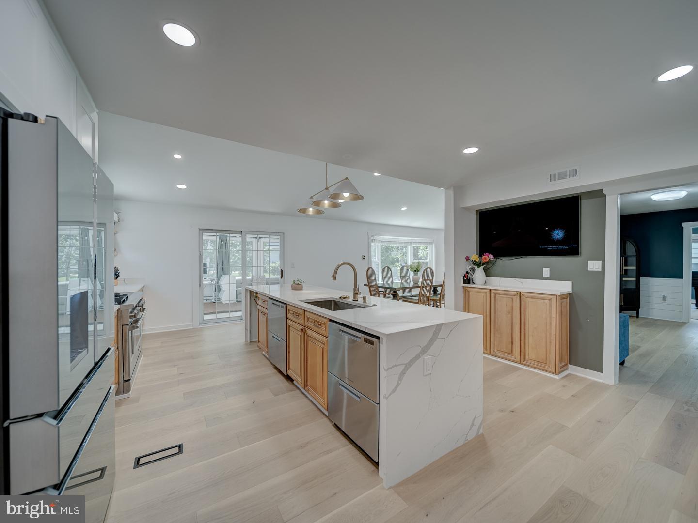 1782 Shaftsbury Ave Property Photo 11