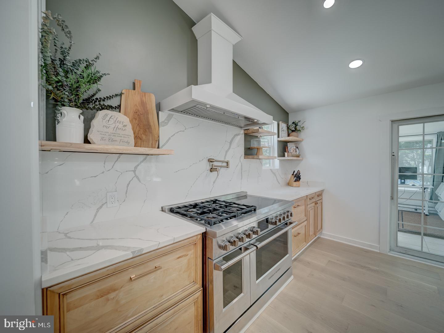 1782 Shaftsbury Ave Property Photo 18