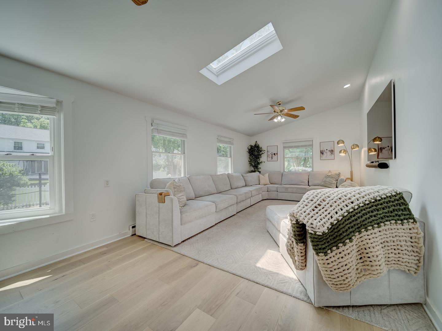 1782 Shaftsbury Ave Property Photo 32