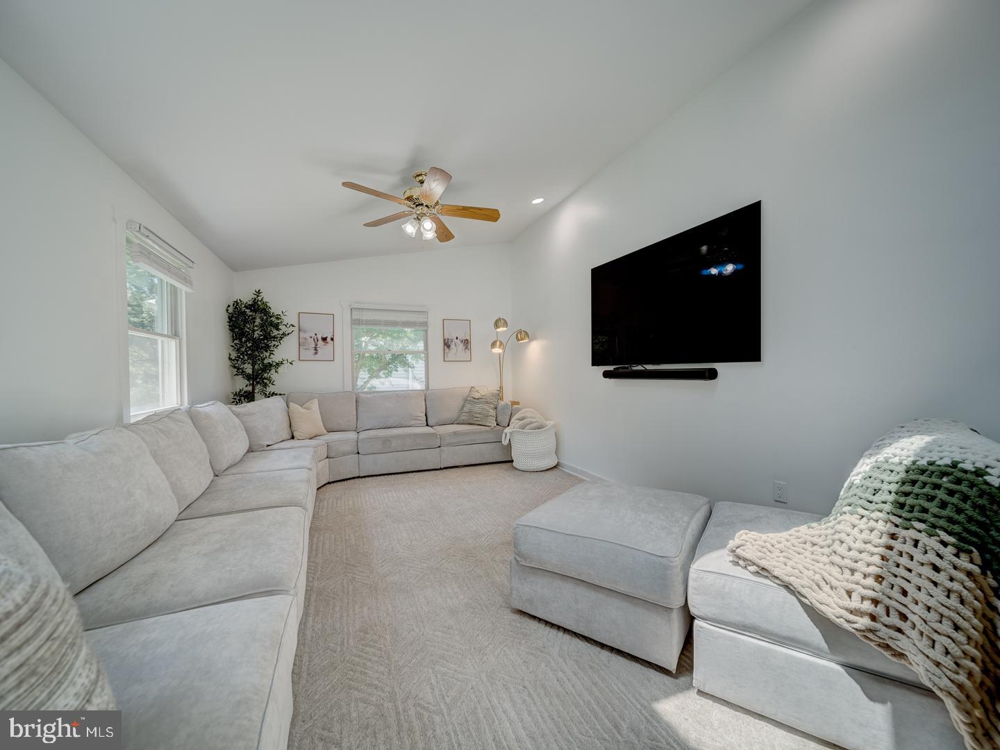 1782 Shaftsbury Ave Property Photo 33