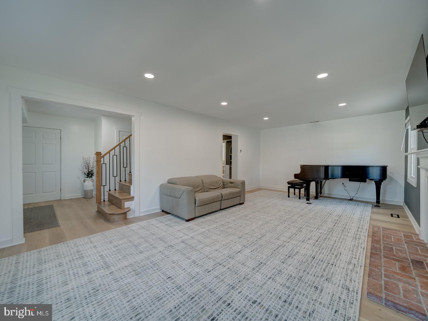 1782 Shaftsbury Ave Property Photo 37