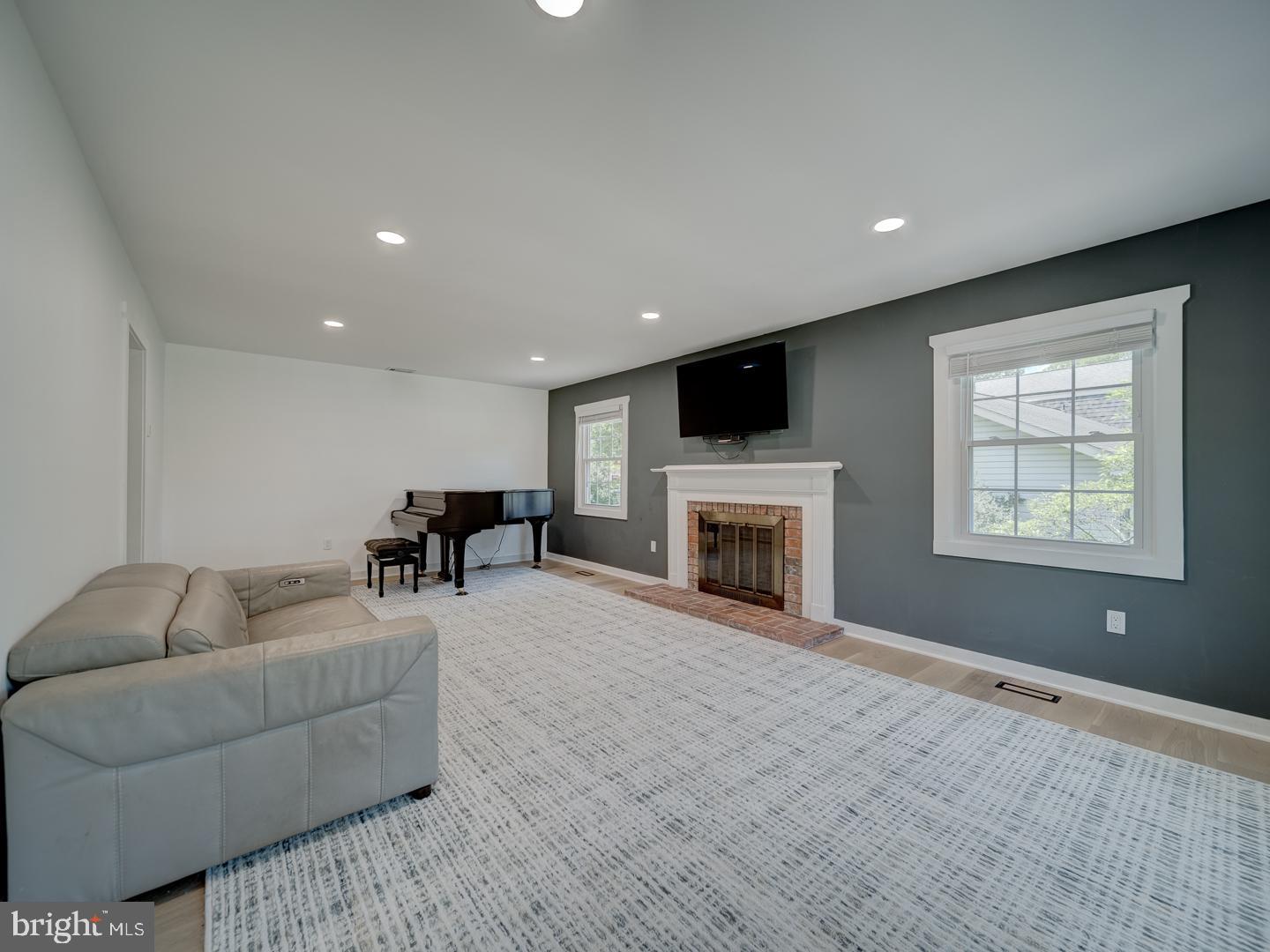 1782 Shaftsbury Ave Property Photo 40