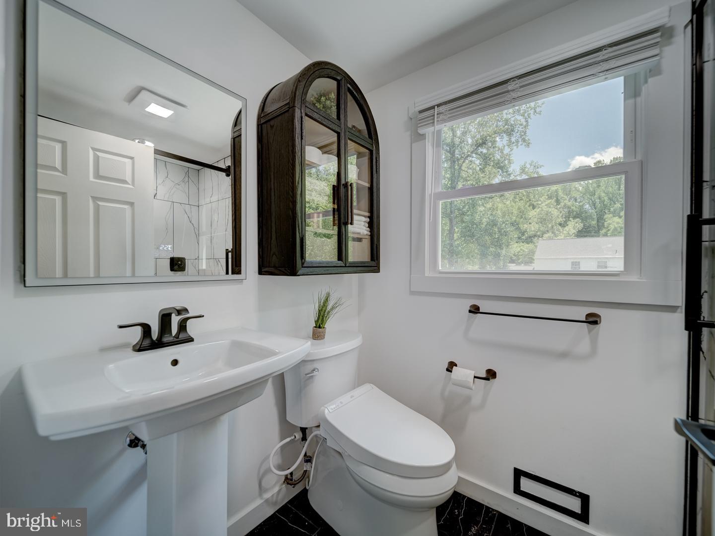 1782 Shaftsbury Ave Property Photo 57