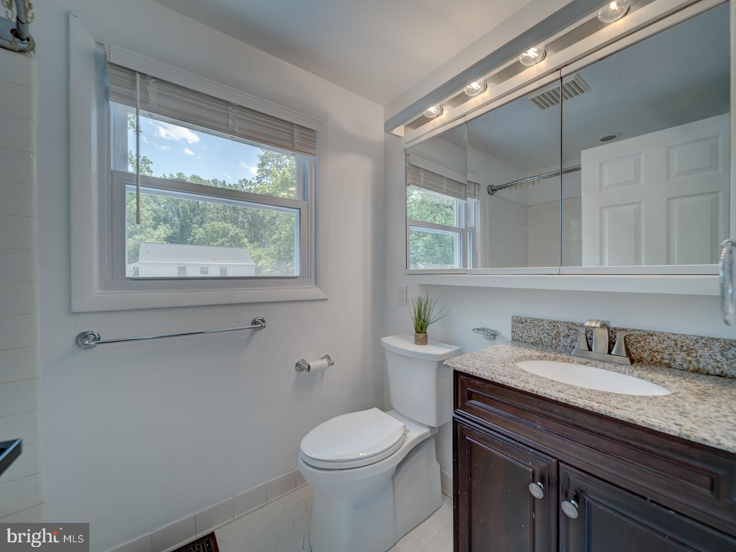 1782 Shaftsbury Ave Property Photo 69