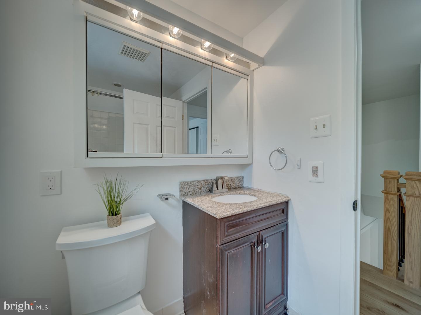 1782 Shaftsbury Ave Property Photo 70