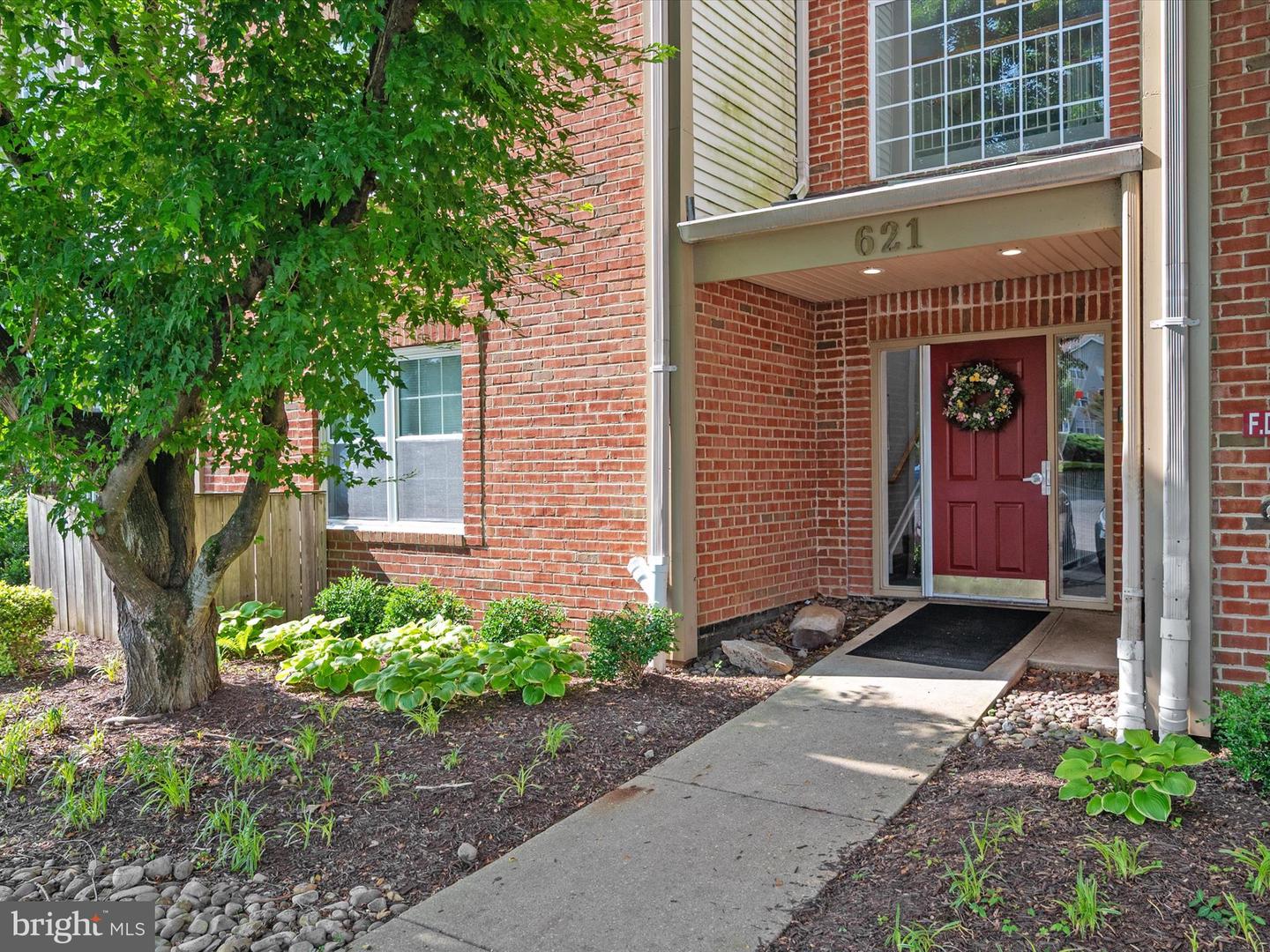 621 Admiral Dr #207 Property Photo 2