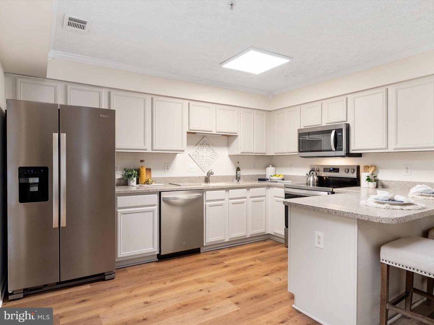 621 Admiral Dr #207 Property Photo 11