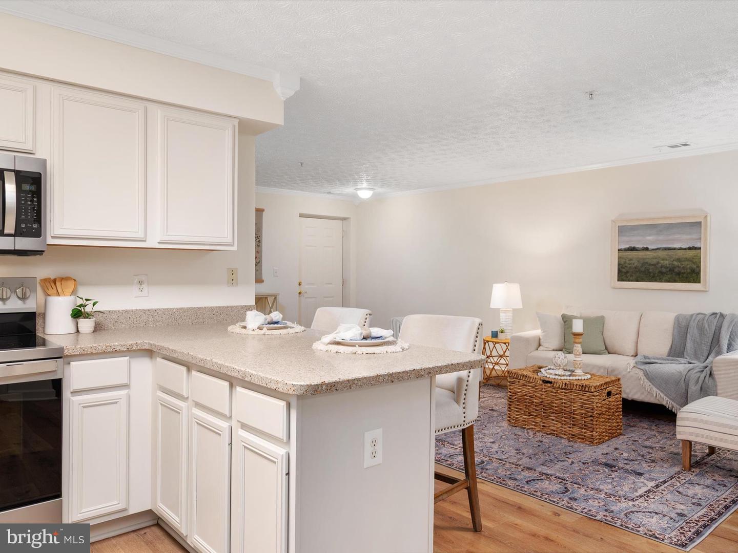 621 Admiral Dr #207 Property Photo 12