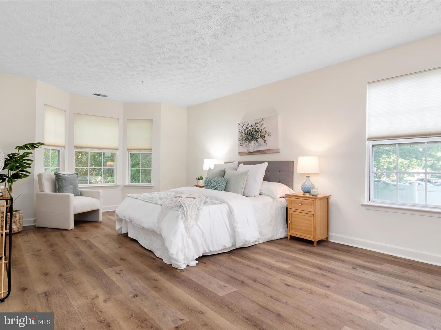 621 Admiral Dr #207 Property Photo 17