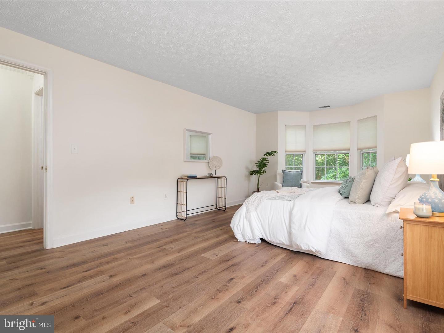 621 Admiral Dr #207 Property Photo 18