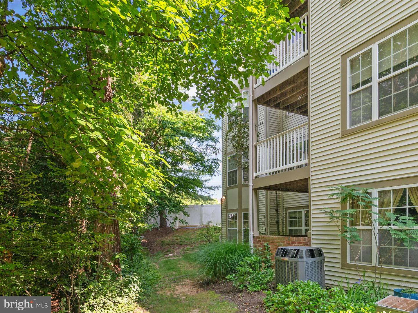 621 Admiral Dr #207 Property Photo 30