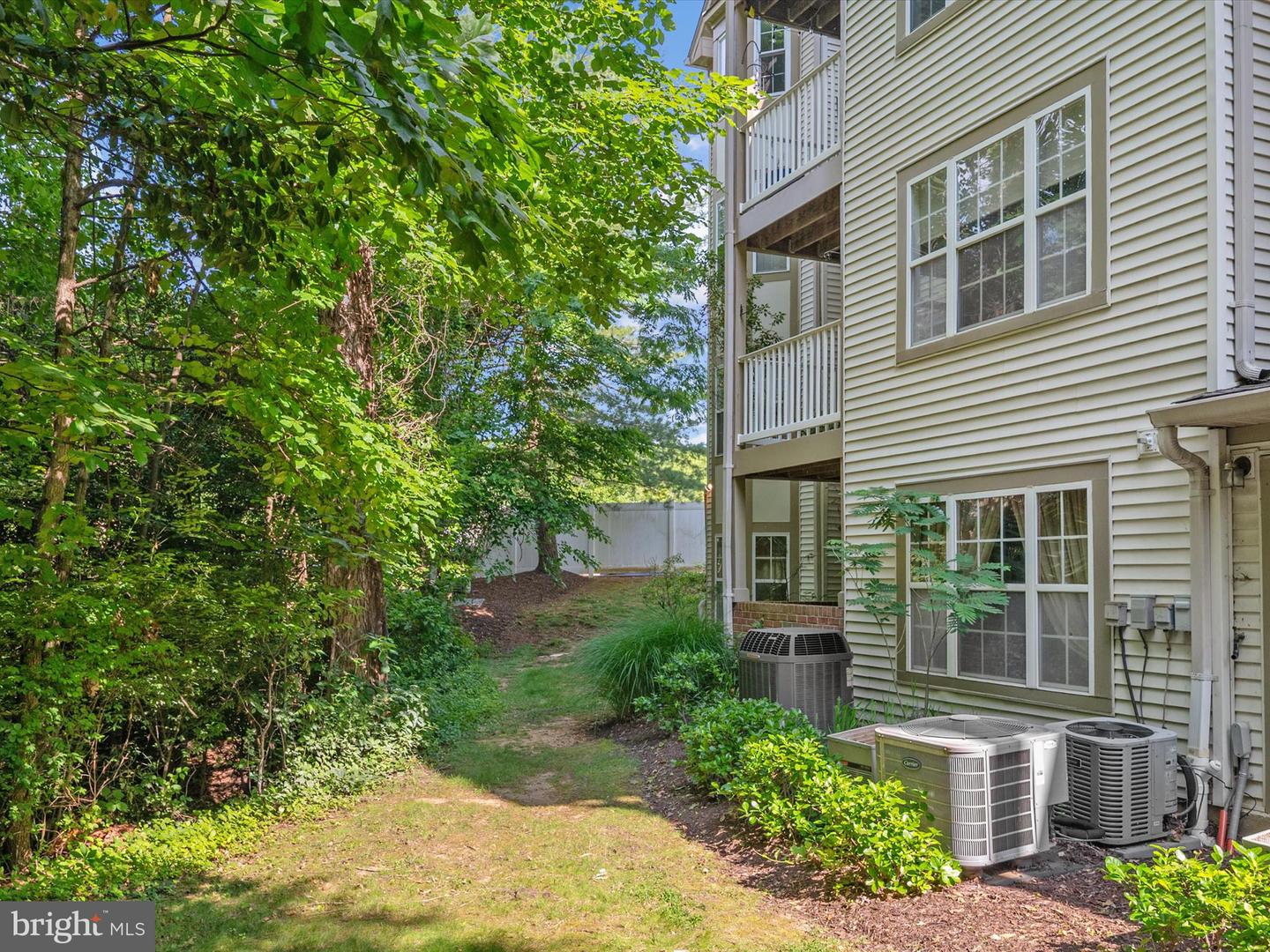 621 Admiral Dr #207 Property Photo 31
