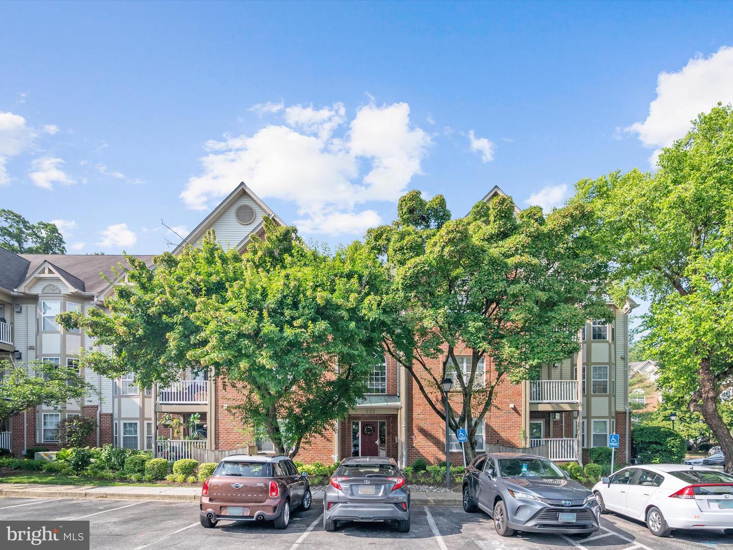 621 Admiral Dr #207 Property Photo 34
