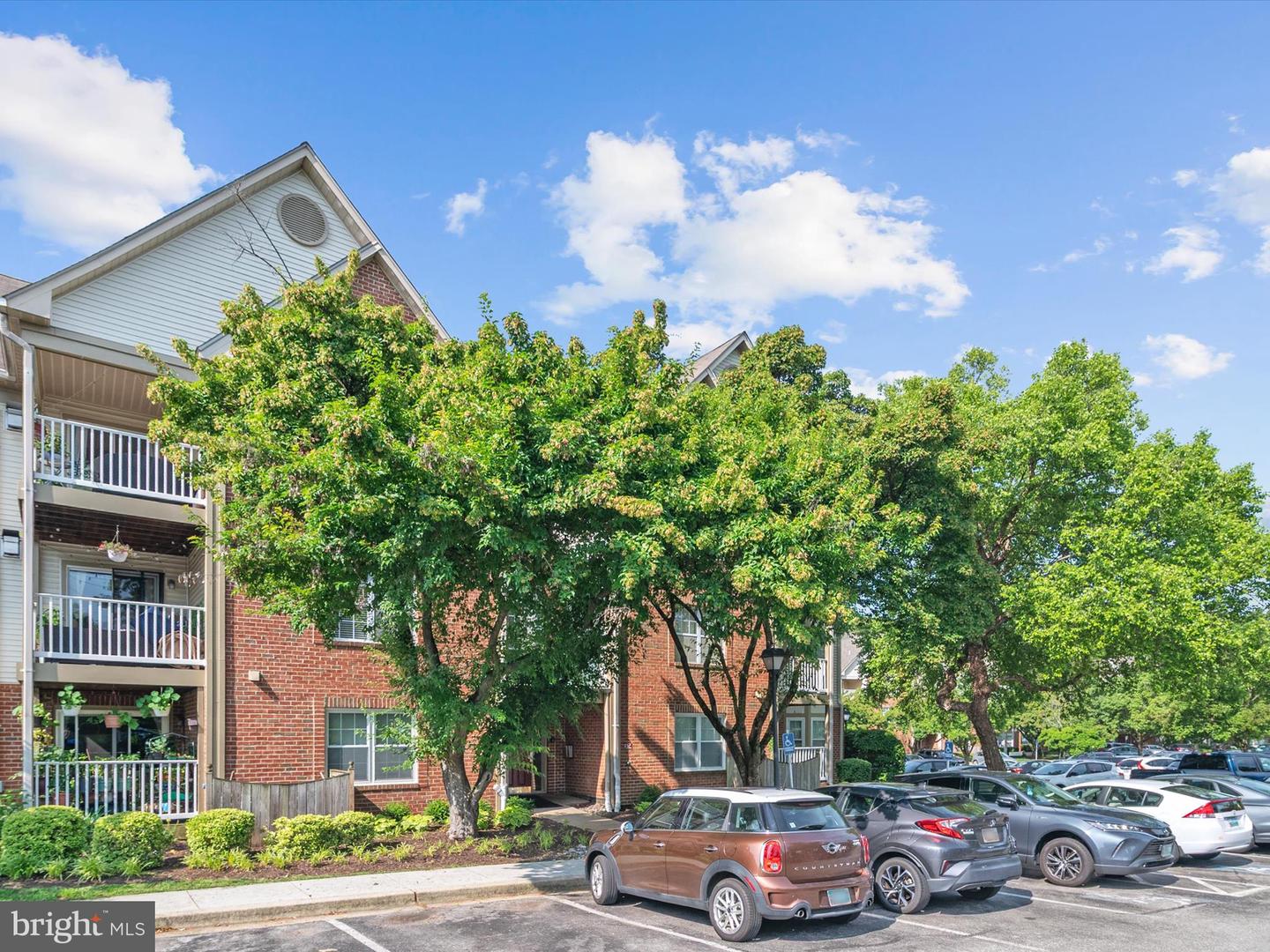 621 Admiral Dr #207 Property Photo 35