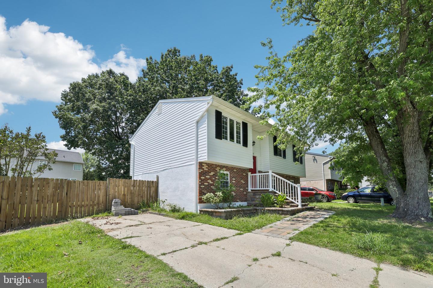 7920 LIBERTY CIR Property Photo 1