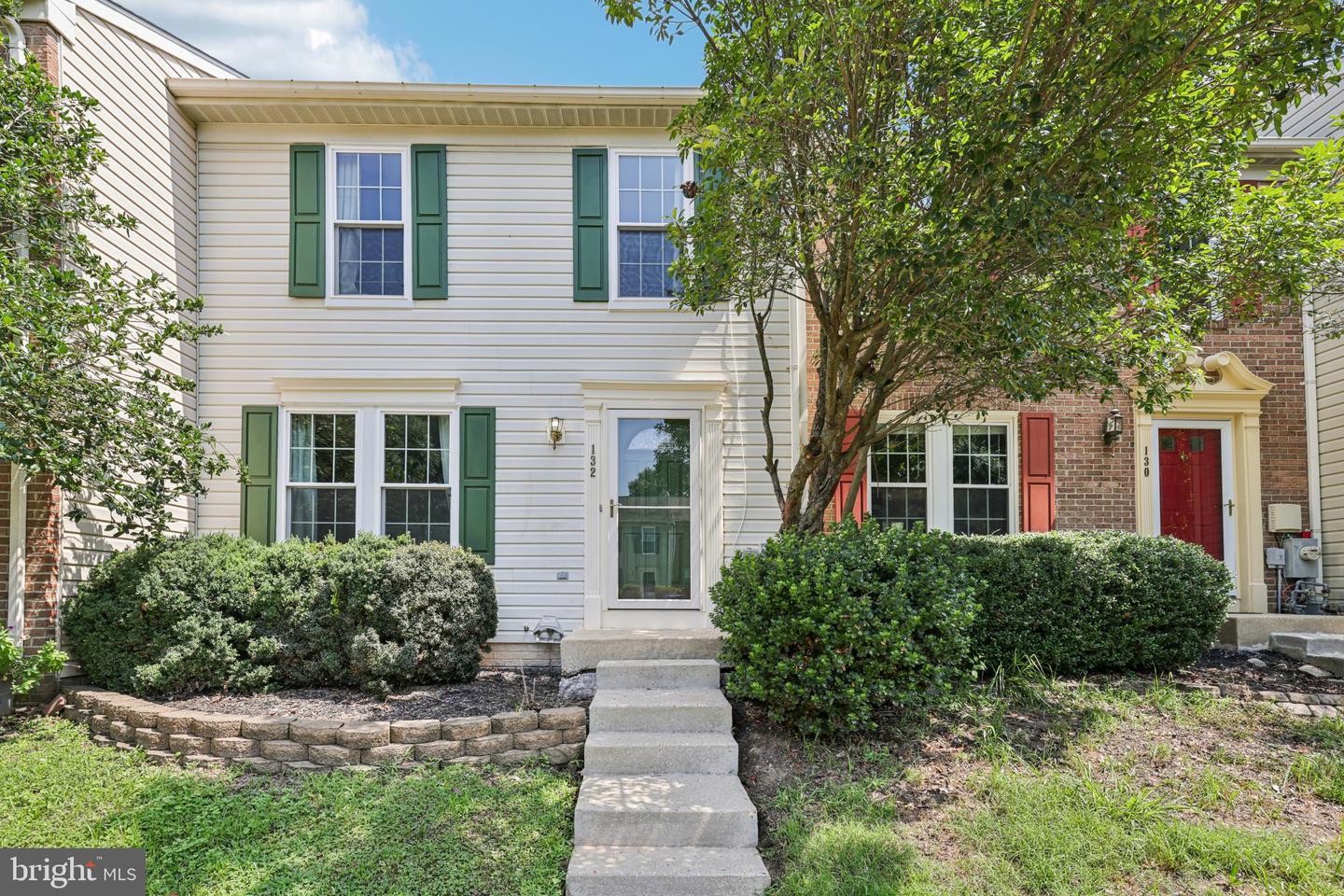 132 Foxchase Dr Property Photo 1