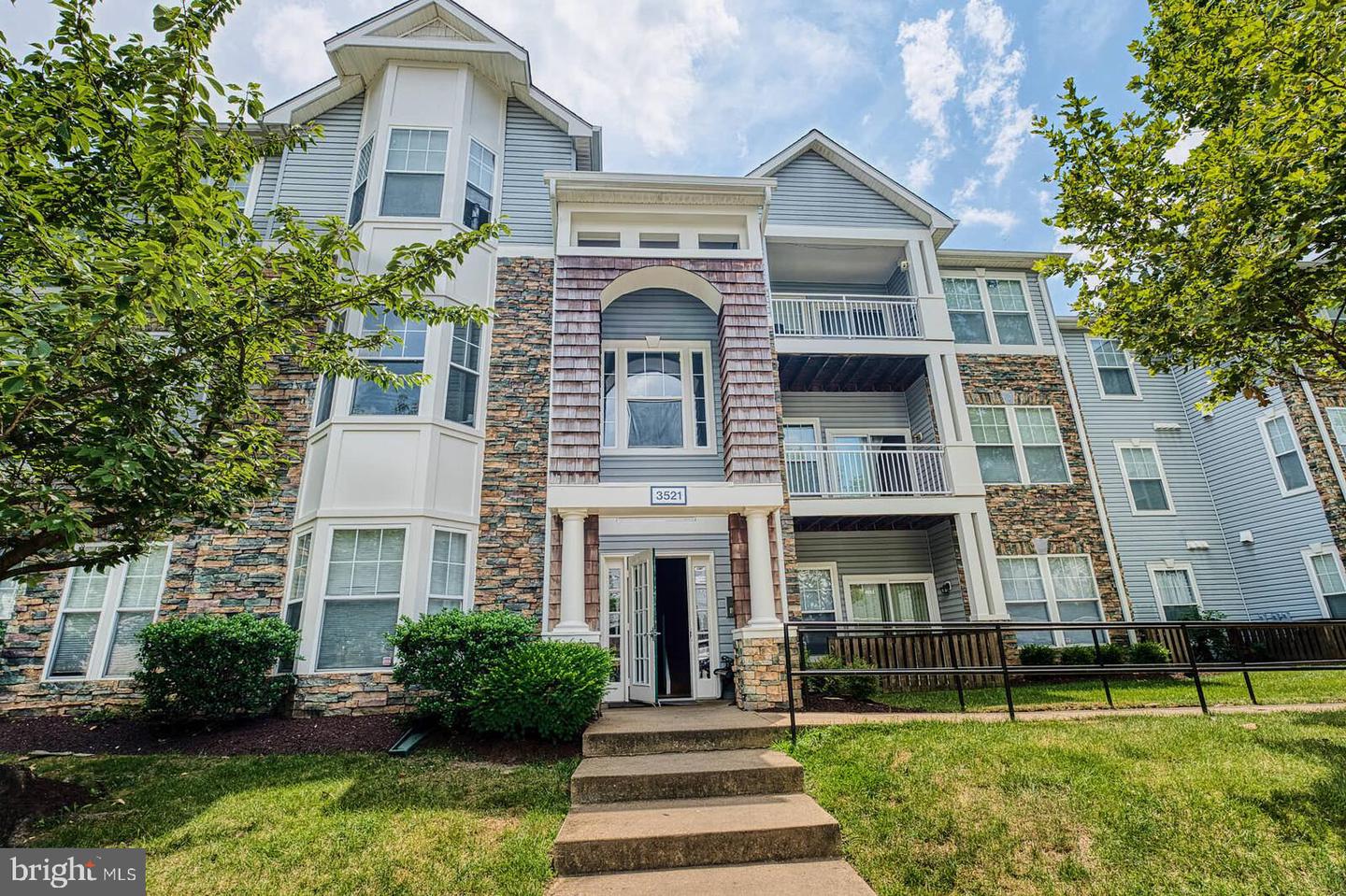 3521 PINEY WOODS PL #F303 Property Photo 1