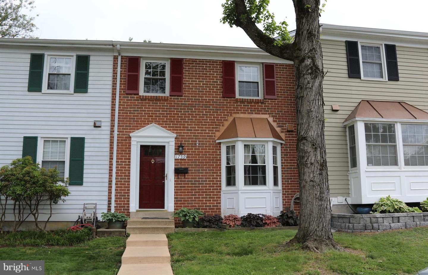 1759 Sharwood Pl Property Photo 1