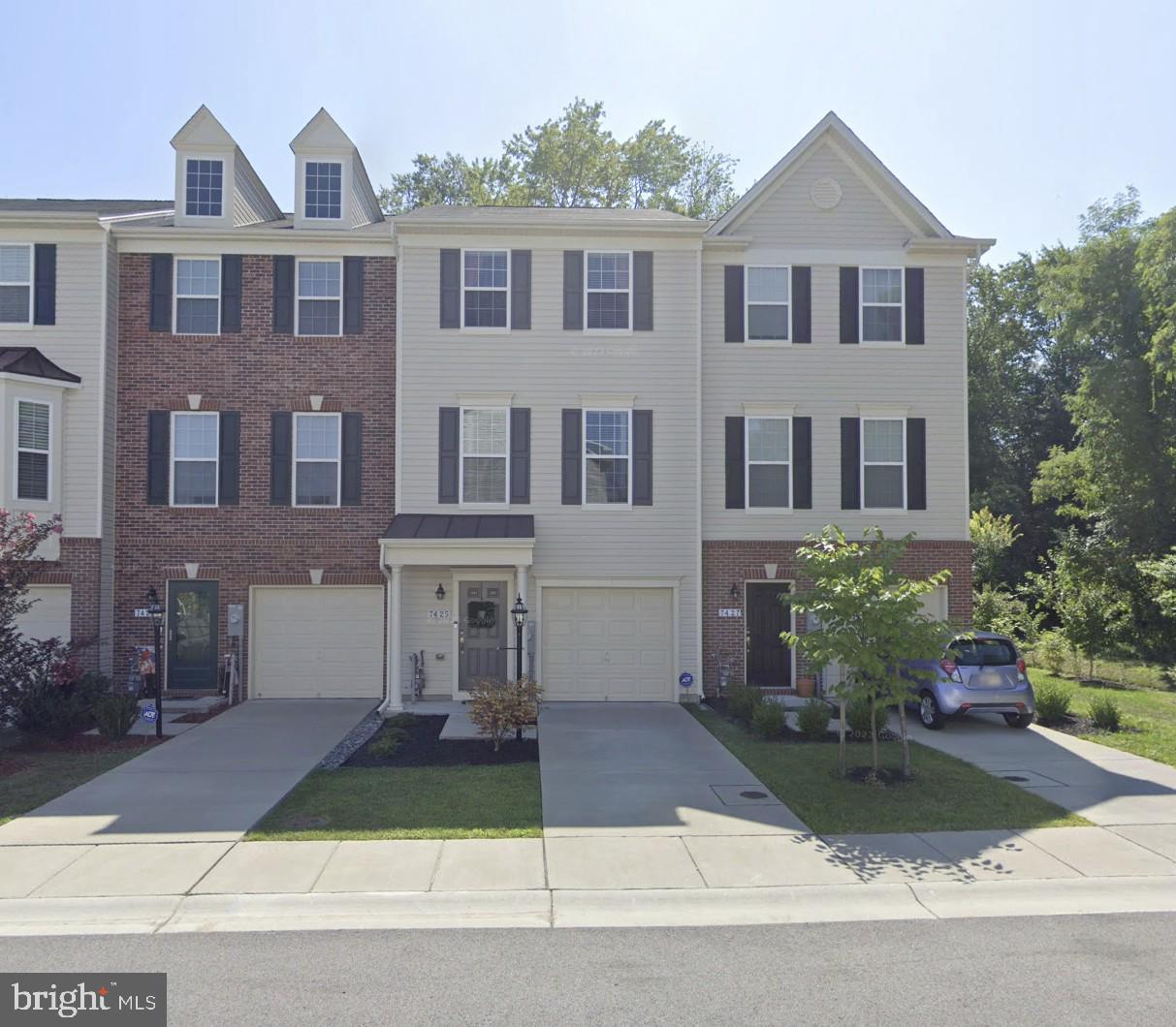 7425 WILLOW VIEW LN Property Photo 1