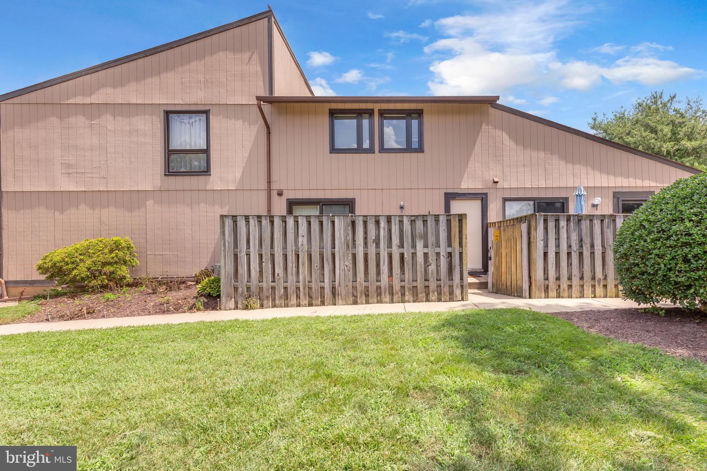536 West Ct Property Photo 1