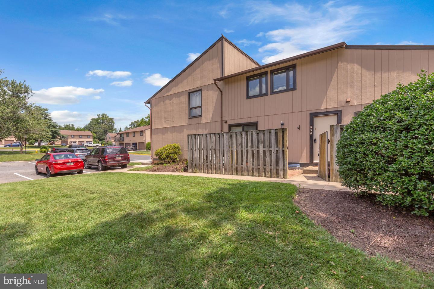 536 West Ct Property Photo 3