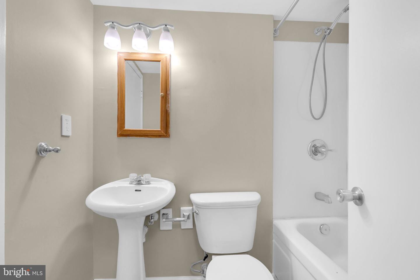 536 West Ct Property Photo 20