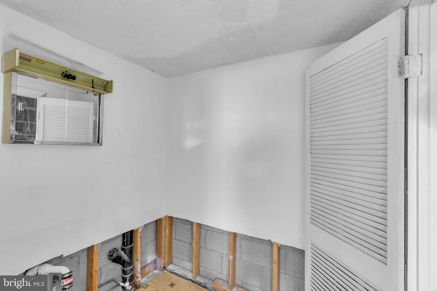 536 West Ct Property Photo 27