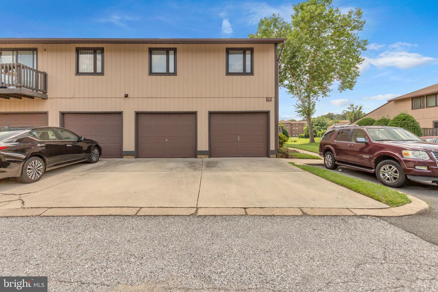 536 West Ct Property Photo 28