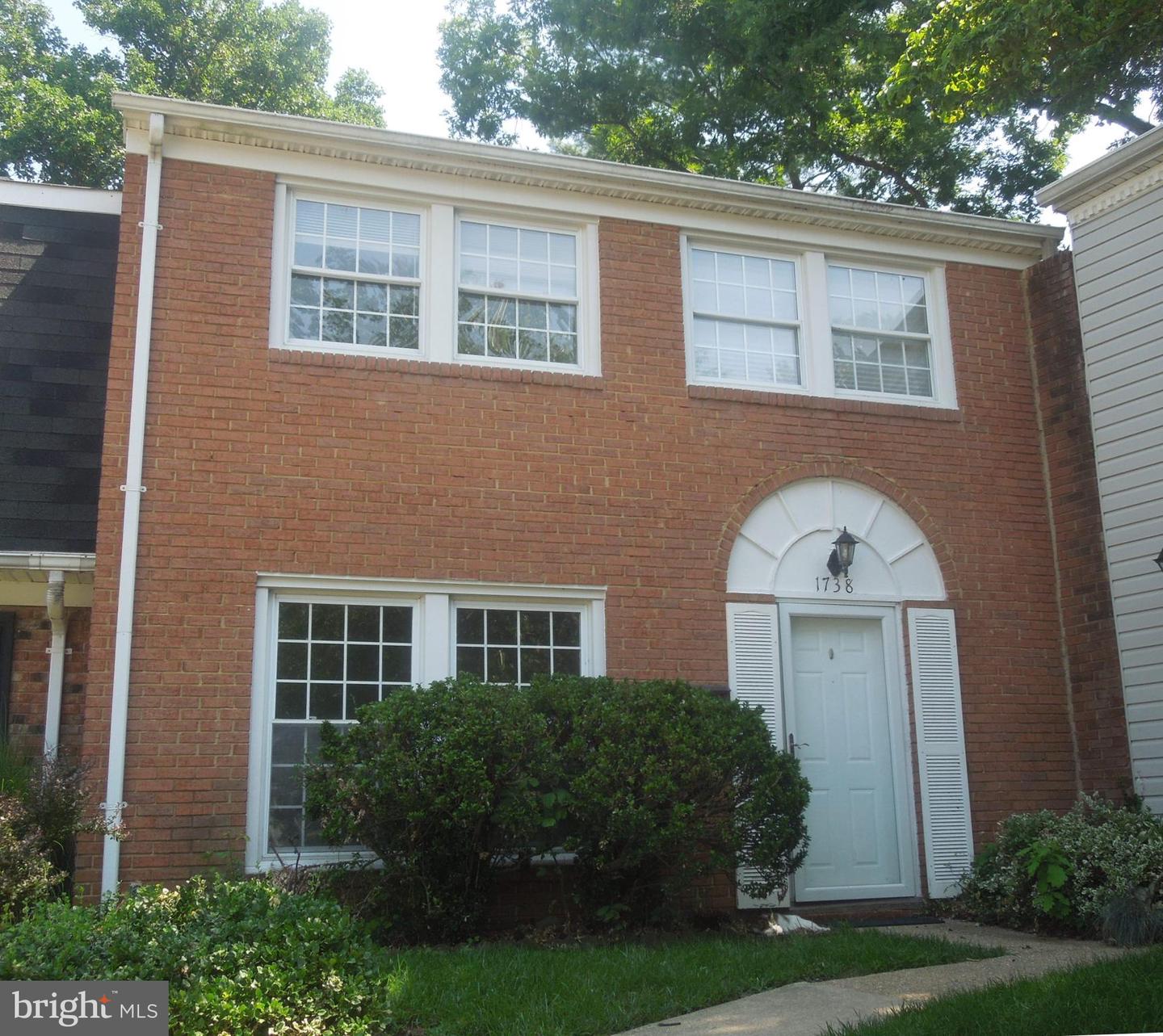 1738 Farmington Ct Property Photo 1