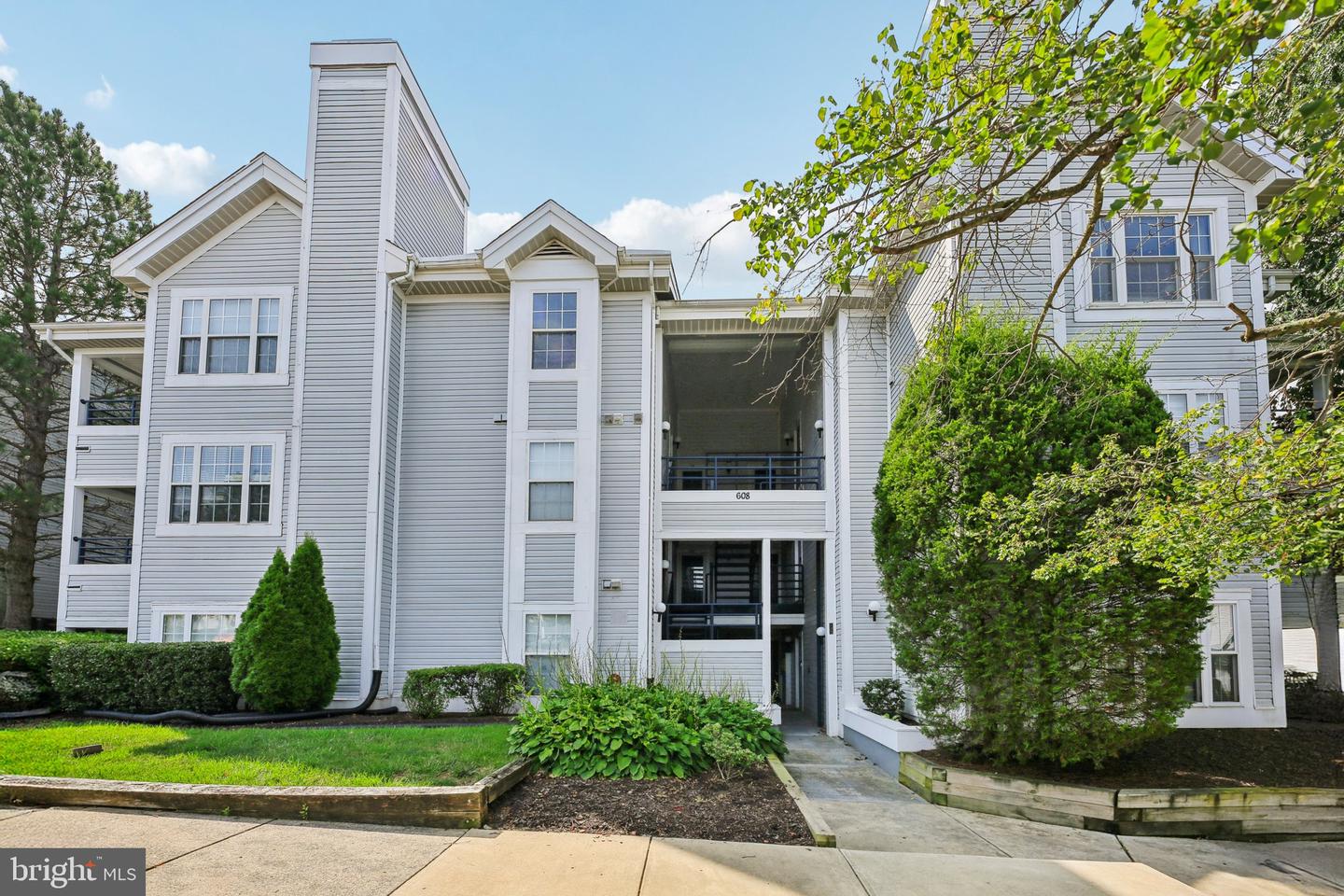 608 Rolling Hill Walk #201 Property Photo 1